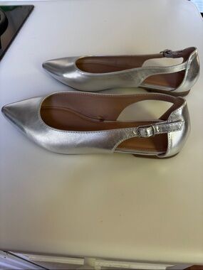 Old Navy Silver Pointed-Toe Slingback Flats with Buckle